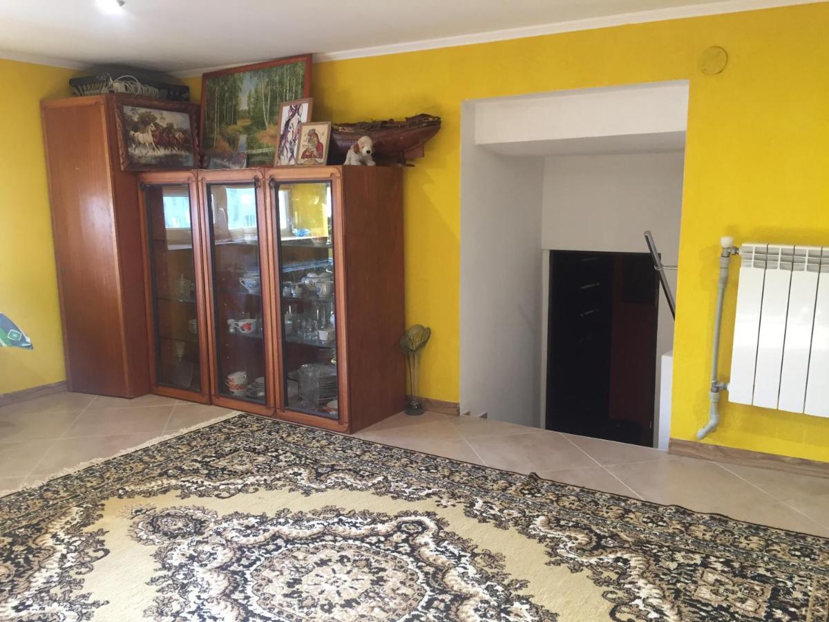 Хостел Мансардная Комната С Невысоким Потолком До 170 См Truskavec' Esterno foto